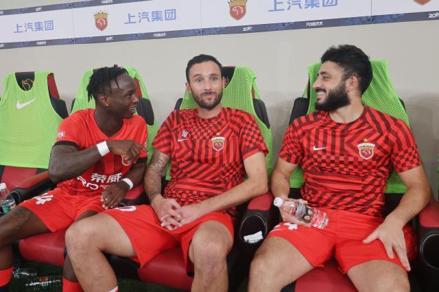 华体会官方网站-平科乐不思蜀:家人8月搬到上海 年底要在海港夺冠